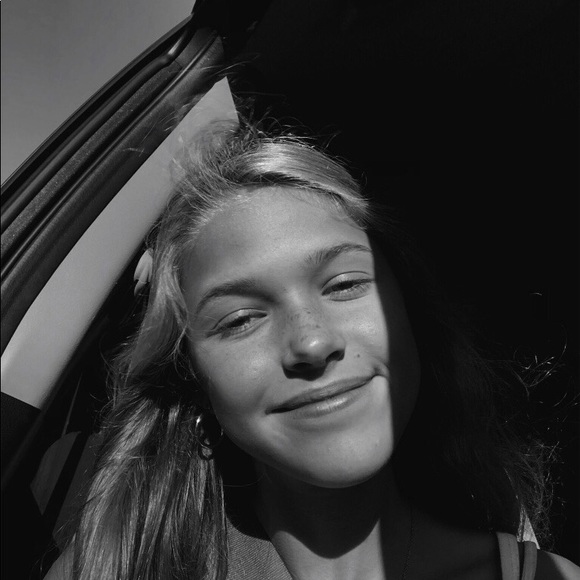 Meet your Posher, Amanda - Picture 1 of 1